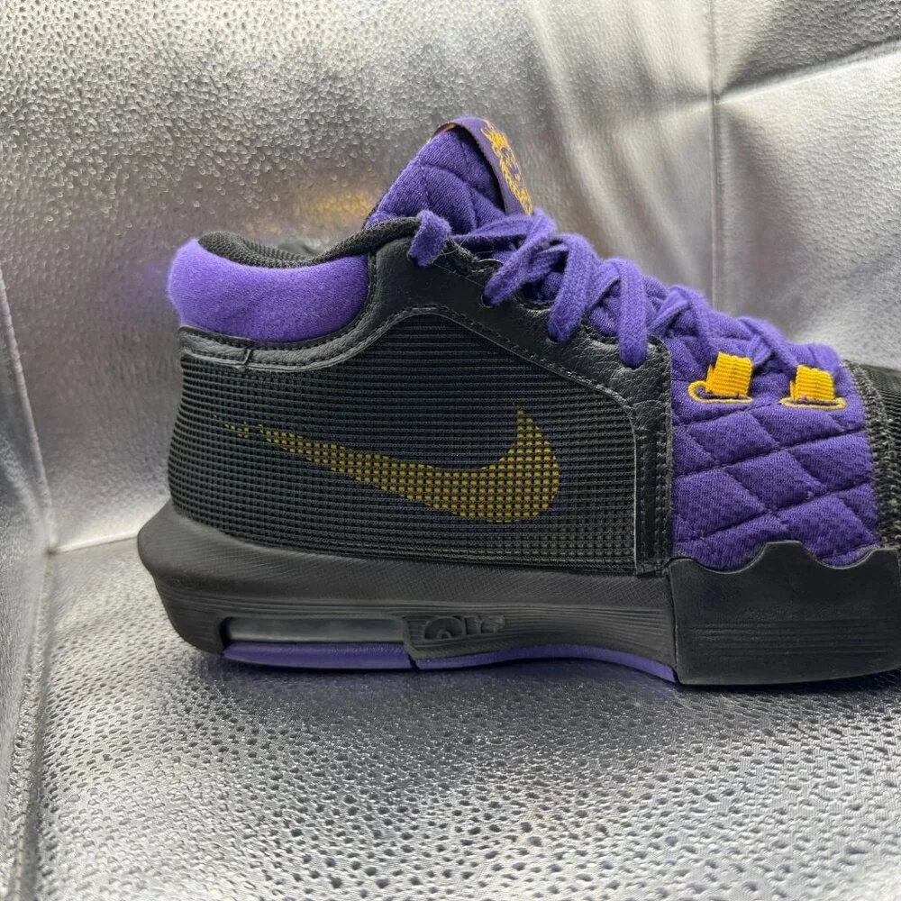 Size 9.5 Nike LeBron Witness 8 Lakers Purple Mens‎ Basketball Shoes FB2239-001